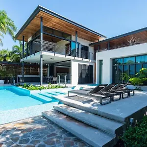 8 Beachfront Mirage Holiday home