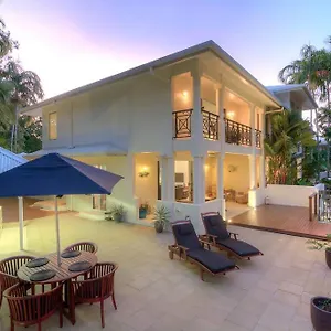 Whispering Palms - Beachfront Holiday home